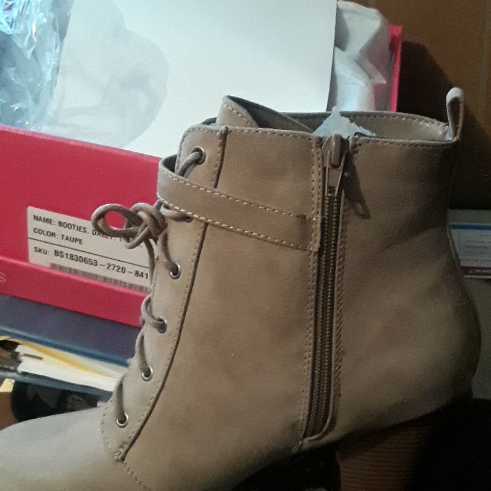 Bootie, dally